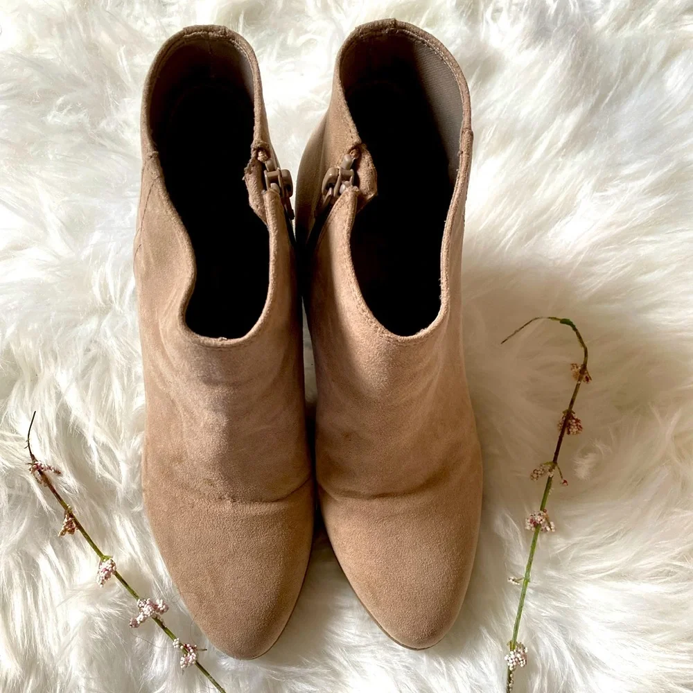 Vegan Suede Creamy Tan 3” Block Heel Booties Sz 6